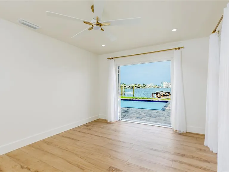 10350 Paradise Blvd — Photo 25
