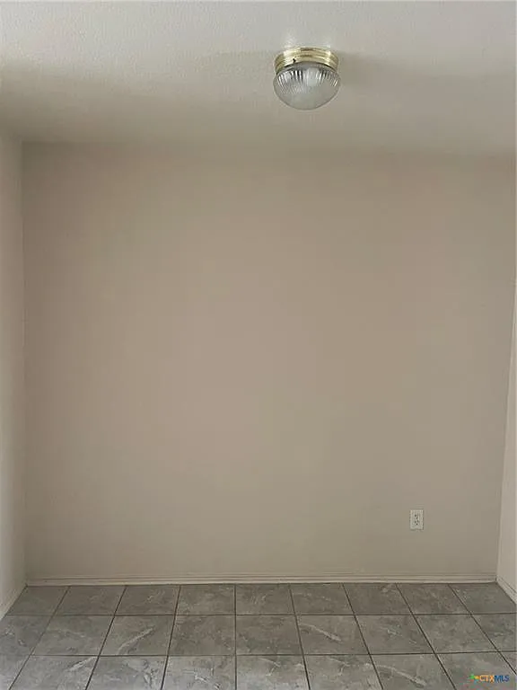 3 bed, 1050 sqft, $950 — Photo 4