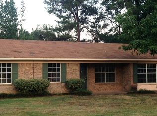 302 Memorial Dr, Wake Village, TX 75501