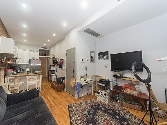 2nd image of 245 Kingsland Ave APT 3R