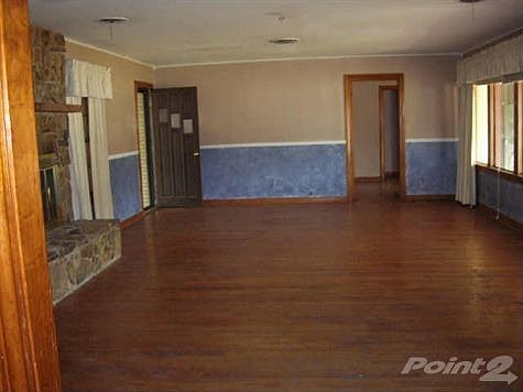 2nd image of 801 E Highway 82