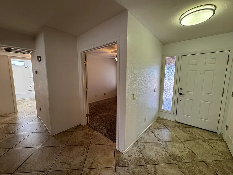 3201 W Paradise Ln — Photo 8
