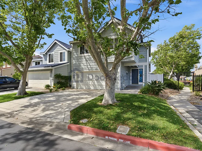 145 Shoreline Dr — Photo 2