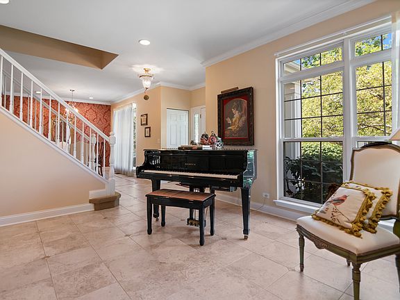 5th image of 597 Cliffwood Ln
