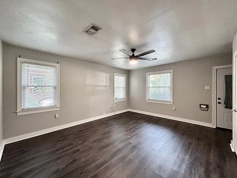 2428 Orpine Ave — Photo 10