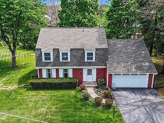 2nd image of 1121 Green Tree Rd