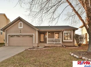 15527 Edna St, Omaha, NE 68138