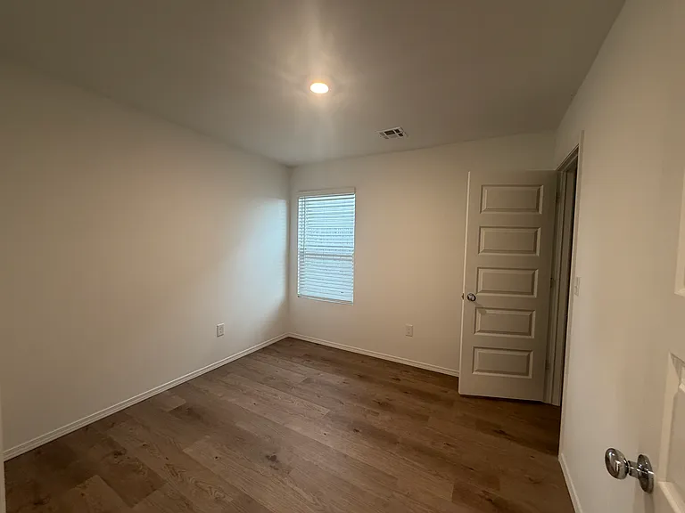 2100 W 30th Ave — Photo 11