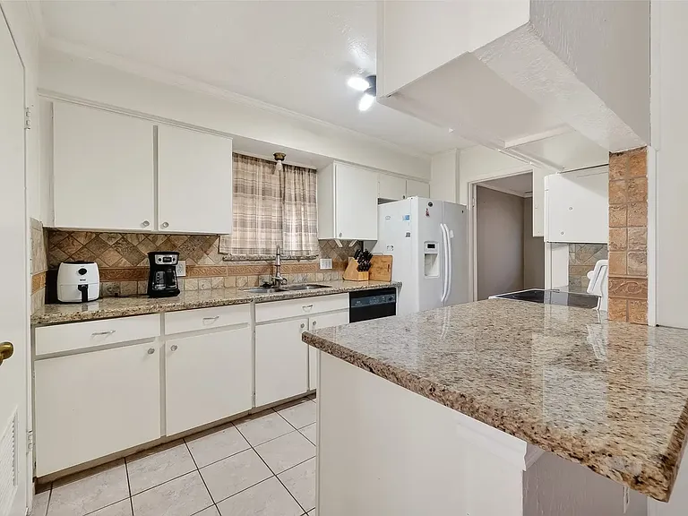 3834 Willow Spring Ln — Photo 13