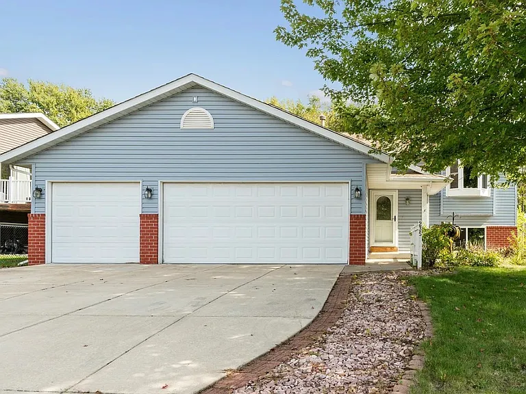 235 Tiffany Dr — Photo 9