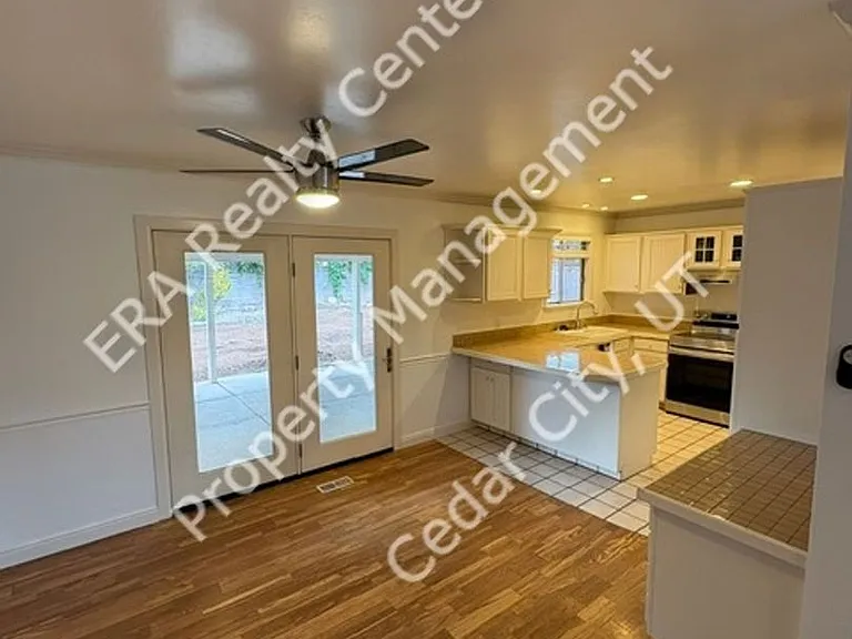 563 S 940 W — Photo 4