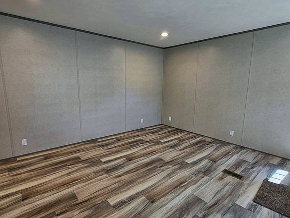 2nd image of 3700 28th St Space 472