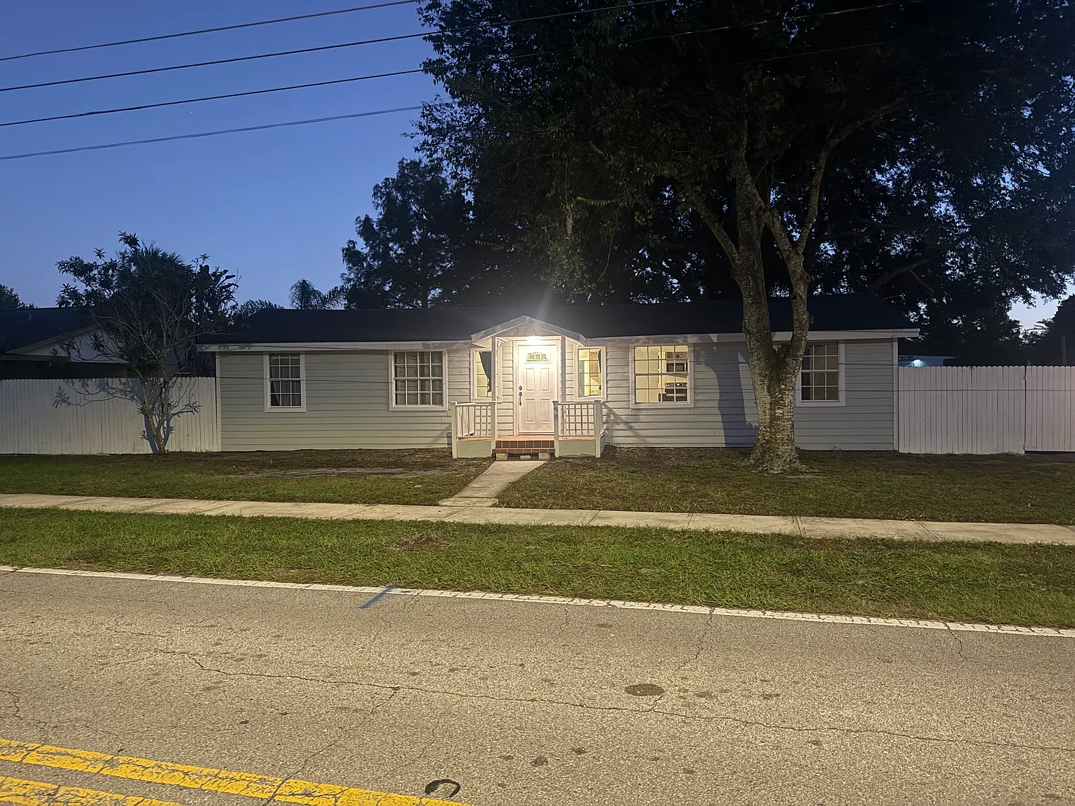3 bed, 1000 sqft, $1,800 — Photo 2