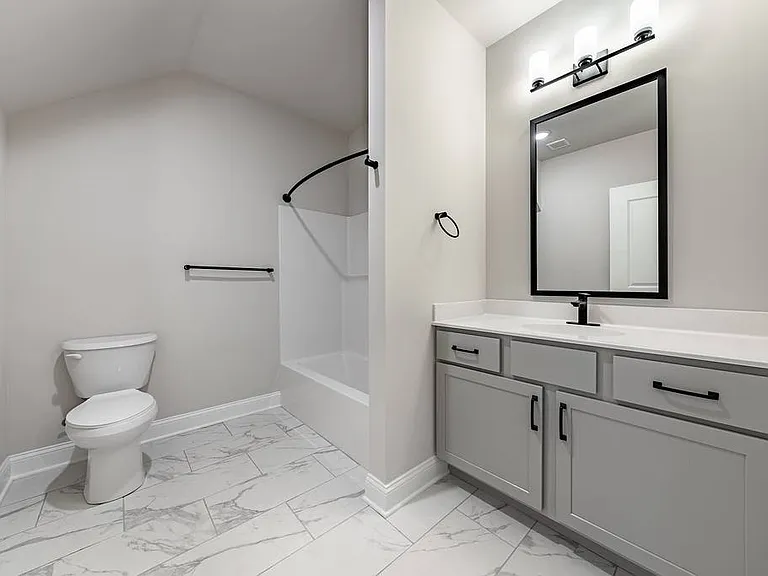 30 Excelsior Ave #FLAT — Photo 3