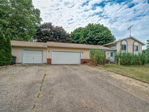 8792 Lost Trail Ave NE, Canton, OH 44721