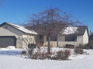 5109 Grey Fox Dr, Sheboygan, WI 53081