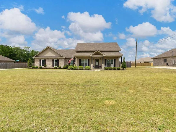 463 County Road 40 E, Deatsville, AL 36022