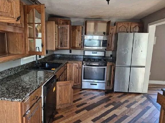 3rd image of 602 Howard St