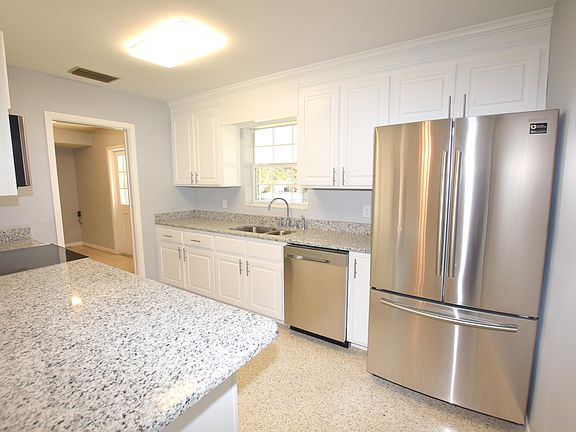 5th image of 1770 Salem Dr