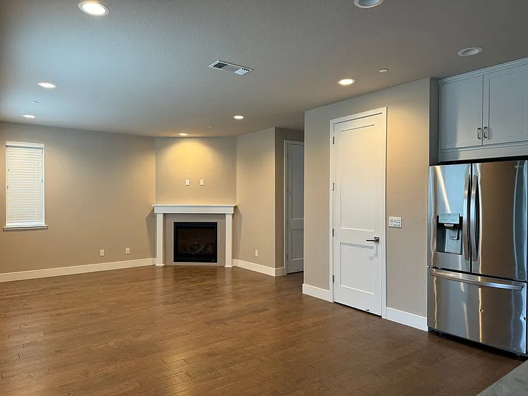 1845 Palisades Dr — Photo 12