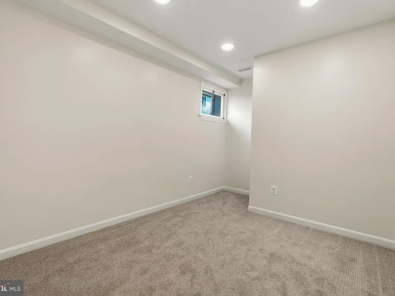 1801 S Glebe Rd — Photo 32