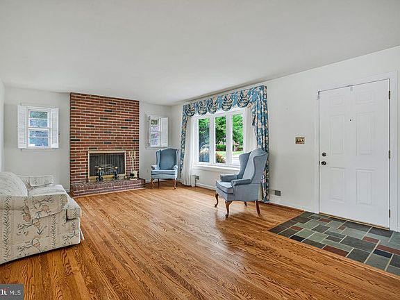 4th image of 5606 Park Rd