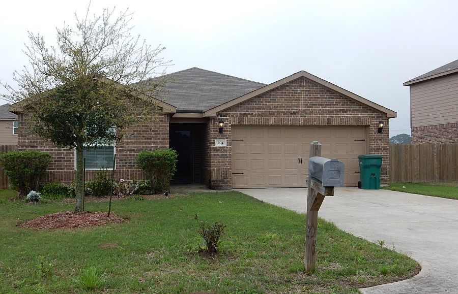 1st image of 204 Taylor Cir