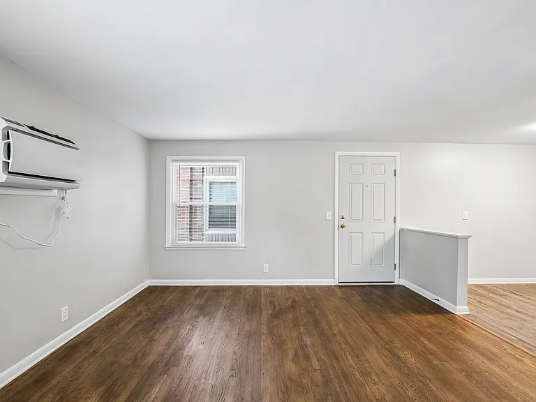Roberts Park Apartments — Photo 11