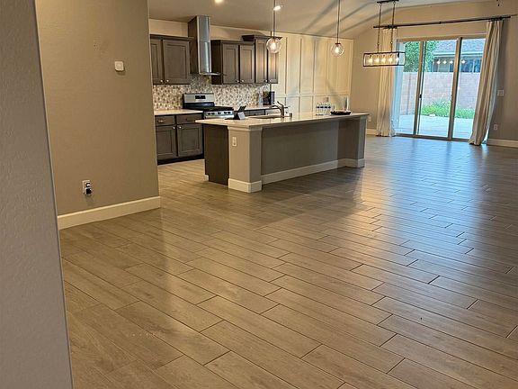 4th image of 2101 Highwood Ave