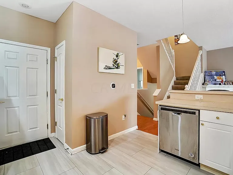 728 Spring Valley Dr — Photo 11