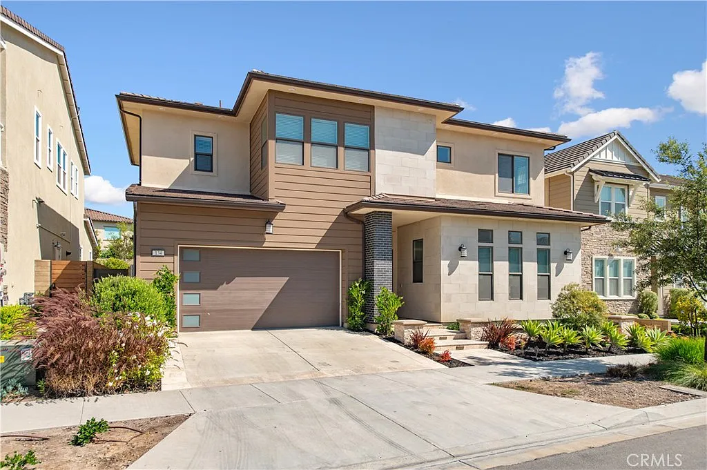 4 bed, 6.0 bath, 4456 sqft, $9,500 — Photo 3