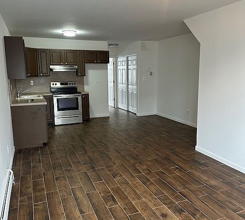 3rd image of 32 Sylva Ln #1