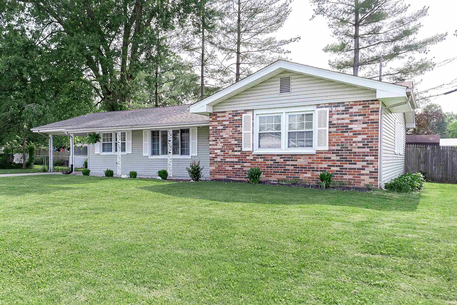 1807 Linwood Dr photo 1