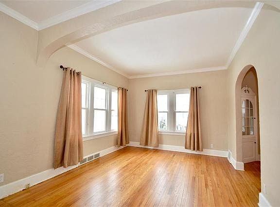 4th image of 1015 Garfield Ave