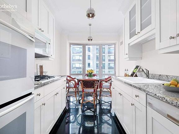 4th image of 181 E 65th St APT 12A