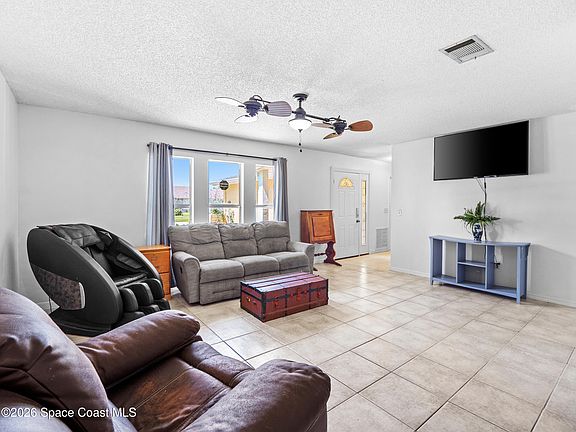 5th image of 674 Antigua St NE