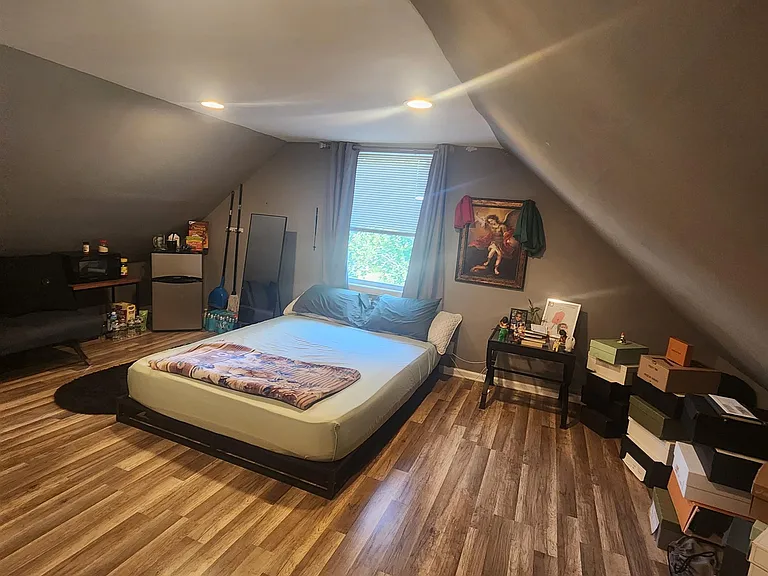 657 Broad St — Photo 11