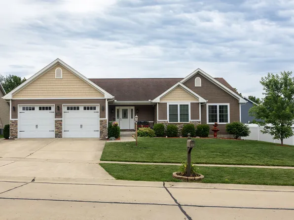2303 Slade Ln, Mahomet, IL 61853