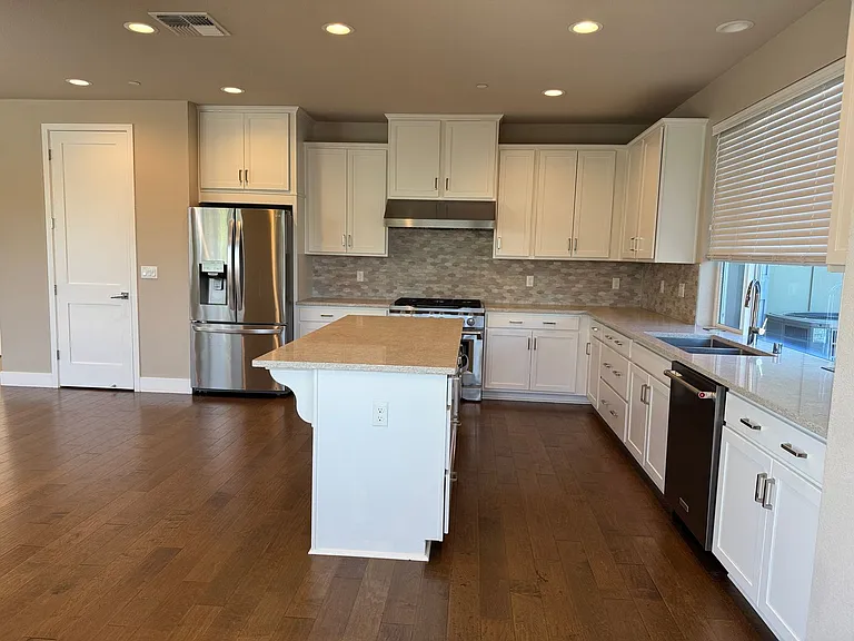 1845 Palisades Dr — Photo 8