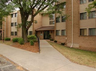 1887 Silver Bell Rd APT 318, Eagan, MN 55122
