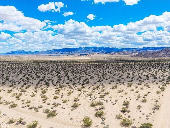 4th image of 62 Lucille Ln