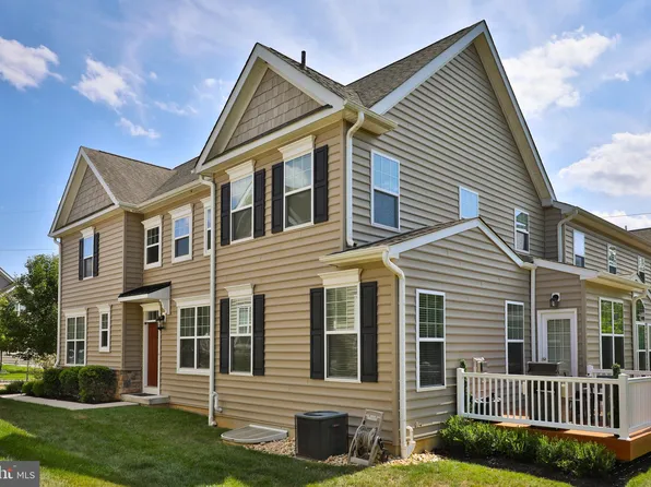 33 Penn Manor Ct, Fort Washington, PA 19034