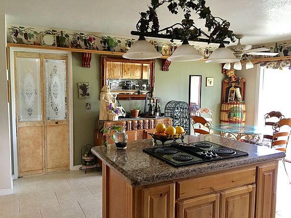 Gourmet kitchen