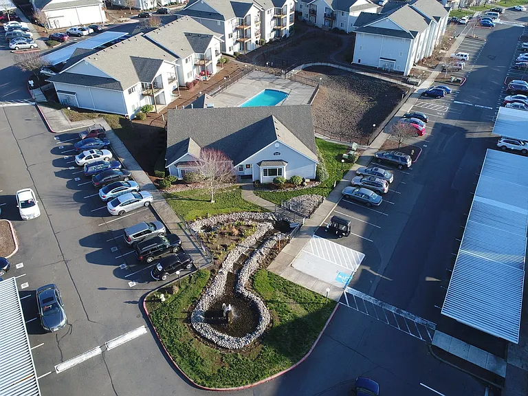 Gateway Village Apartments — Photo 2