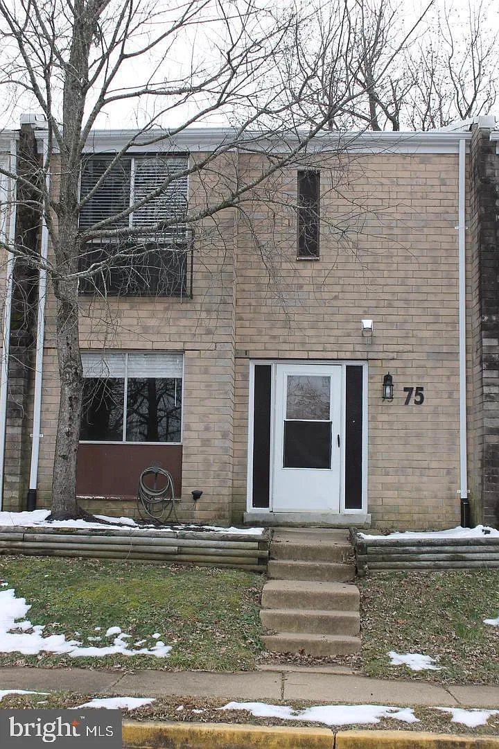 3 bed, 1.5 bath, 1276 sqft, $1,800 — Photo 1