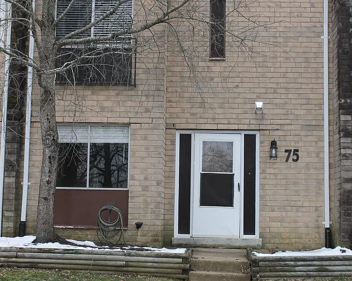 75 Oak Dr — Photo 1