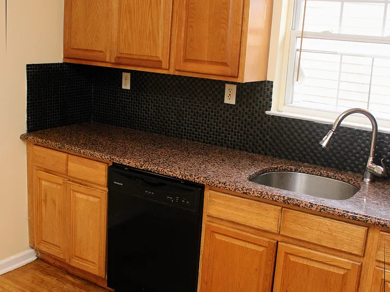20 Wainwright St #2 — Photo 31