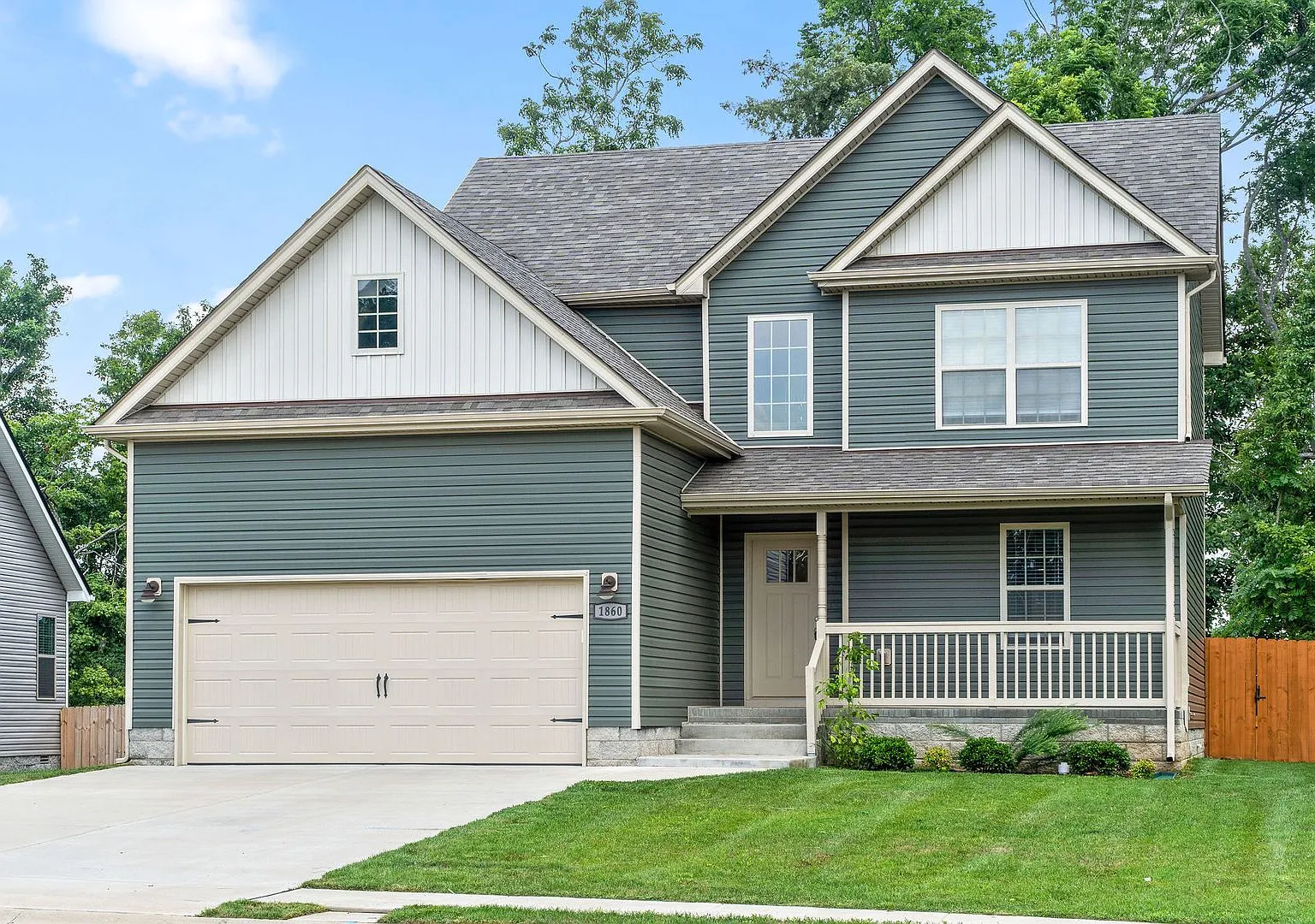 Pet Friendly Three Bedroom in Autumn Creek! — Photo 2