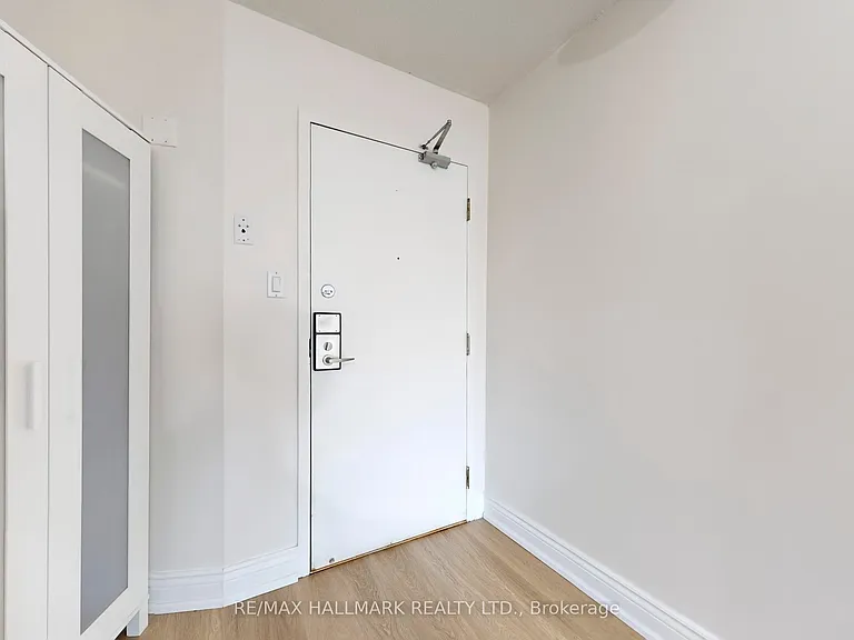 650 Queens Quay W #1121 — Photo 23