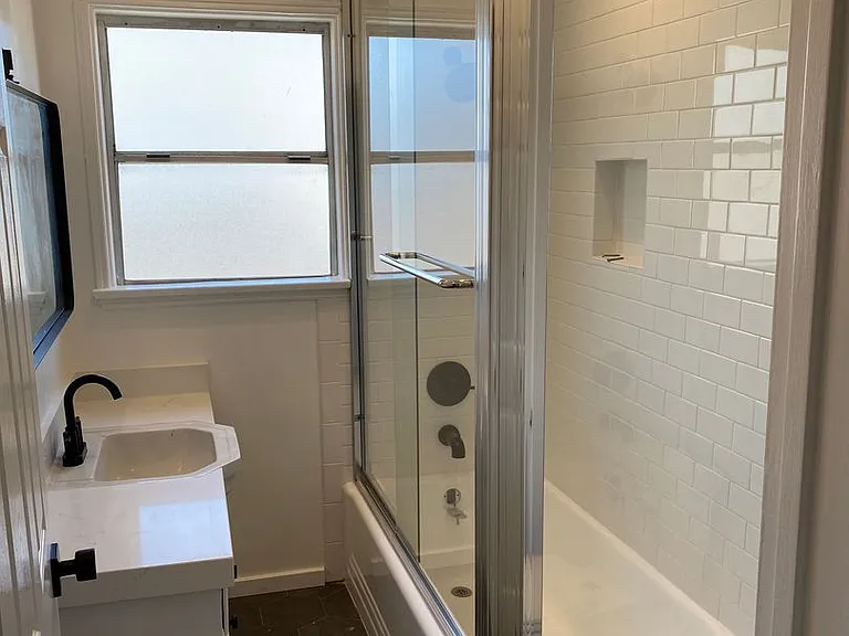 Manhattan Ave 707 — Photo 16